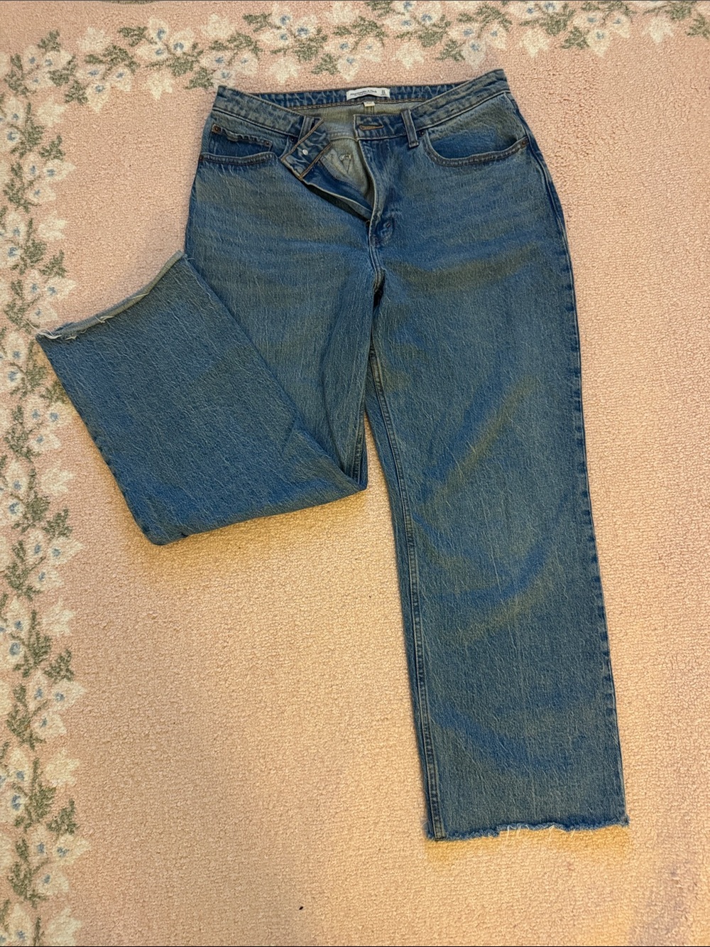 Abercrombie & Fitch The 90’s Relaxed Jean High Rise- Curve Love